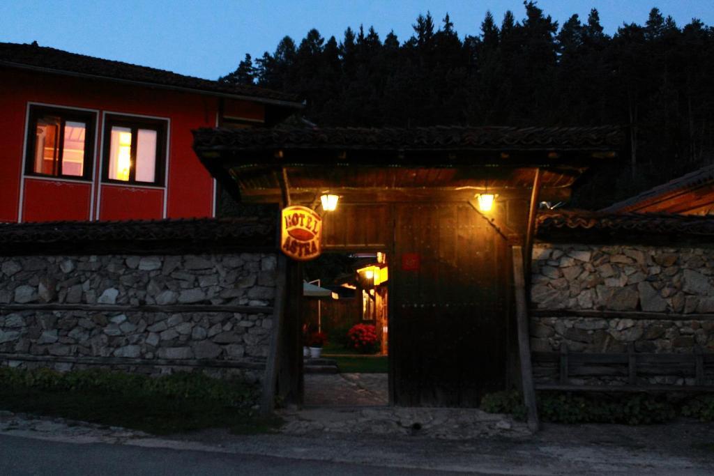 Guest House Astra Koprivștița Exterior foto